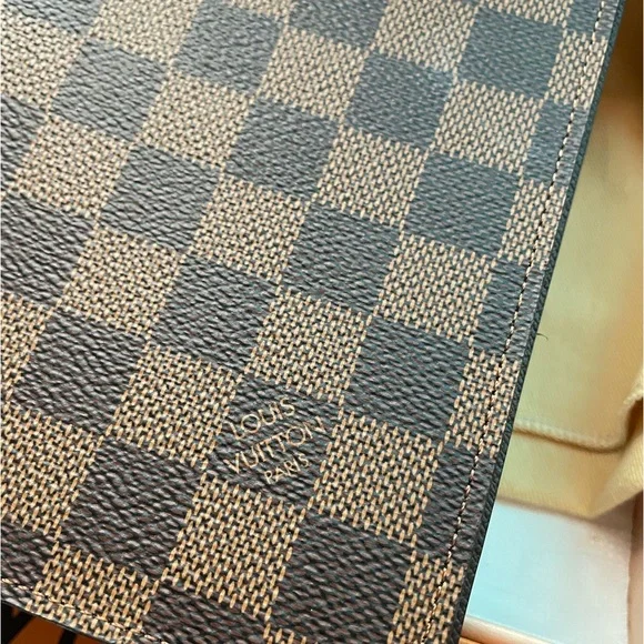 Sold❌❌Louis Vuitton Desk Agenda Cover
❣️❣️In High Demand❣️❣️ - Picture 6 of 16